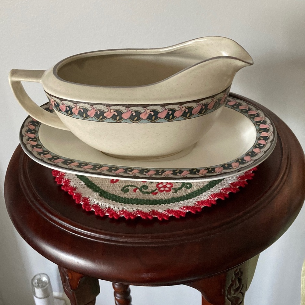 Pretty little thing! Rare Mikasa stoneware gravy boat with underplate